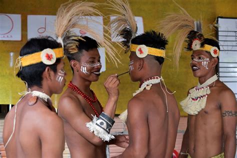 Indígenas homosexuales se abren paso en comunidad del Amazonas