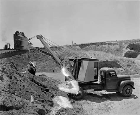 Quick Way Truck Shovel Company In World War Two