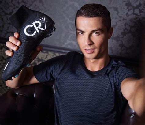 Ärger Mit Nike Cristiano Ronaldo Darf Seine Cr7 Fussballschuhe Nicht