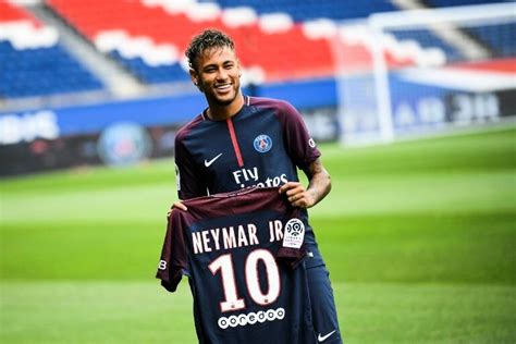 Willkommen beim weltbesten fußball store! Paris Saint-Germain verkauft am ersten Tag mehr als 10.000 ...