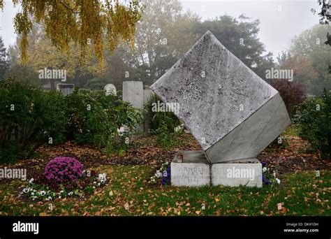 Grave Of Arnold Schoenberg Composer Zentralfriedhof Central Cemetery