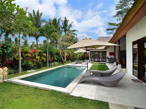 Small villa in the mountains. Villa Candi Kecil Tiga - AffittaBali.com - Villas and apartments for rental in Bali, Seminyak ...