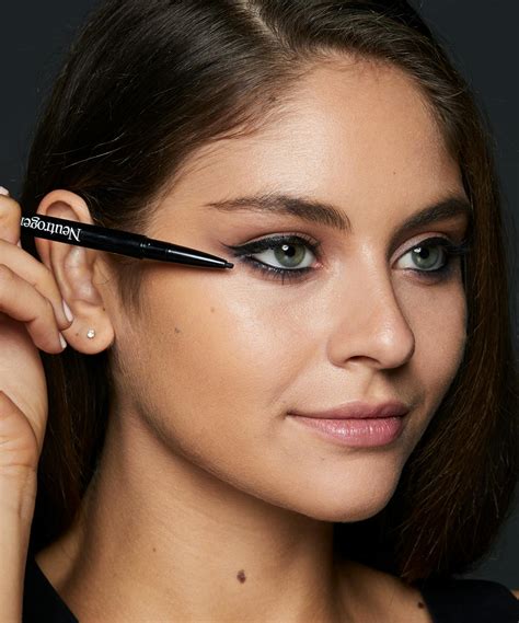 Intense Gel Eyeliner With Vitamin E Neutrogena®