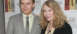 Mia Farrow sugiere que su hijo no es de Woody Allen, sino de Frank Sinatra