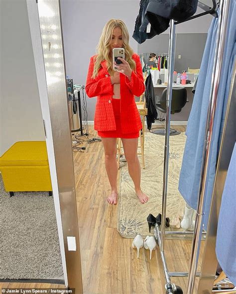 Jamie Lynn Spears Bares Her Cleavage In A Red Suit After Britney Spears