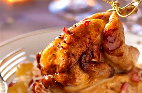 Recette proposée par volaille française. Caille aux pommes caramélisées et champignons de Paris à ...