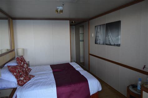 Stay away from bad cruise ship cabins (like those underneath the disco) and have a better cruise! P & O Cruises Azura - Balcony Cabin - 'B' Deck | The very ...