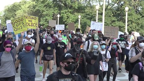 Usa Hundreds Of Blm Protesters March Through Chicago Video Ruptly