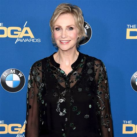 Jane Lynch S Emmy Awards Look Proves She S Mastered The Art Of At Home Fashion