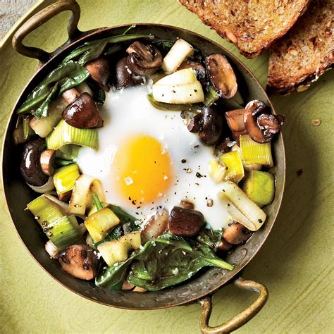 Quick, healthy and tasty, low calorie egg ideas for breakfast! Amazing 600-Calorie Meals (with Wine!) | Food & Wine