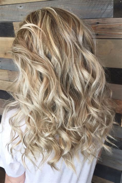 12 Eye Catching Curly And Blonde Hairstyles