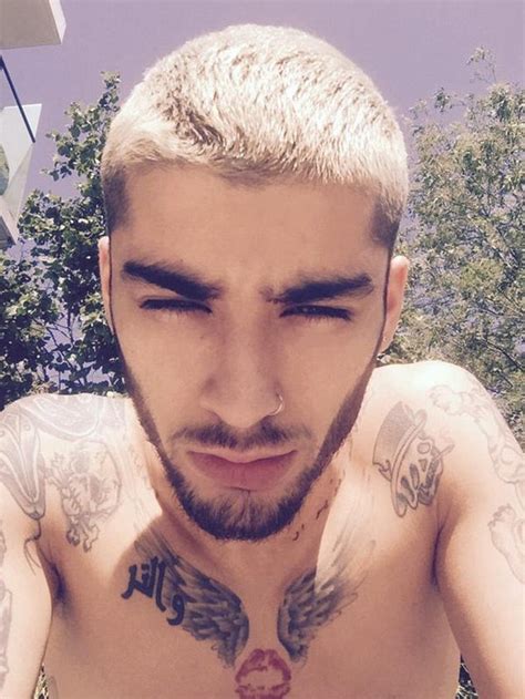 Zayn Malik Shows Off Tattoos As Fans Call For Perrie Edwards Break Up On Twitter Daily Mail Online