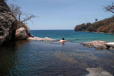 Rp 6.000, rp 100.000 (jasa pemandu wisata untuk 10 orang /34 jam), rp 25.000 (tambahan untuk sewa lahan jika anda hendak berkemah di pantai ini) jam buka : Harga Tiket Masuk Pantai Banyu Anjlok dan Lokasi September 2020