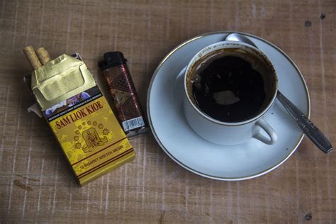 Download now bahaya dari kebiasaan merokok sambil meminum kopi coffeeland. 30+ Trend Terbaru Gambar Sketsa Kopi Dan Rokok - Tea And Lead