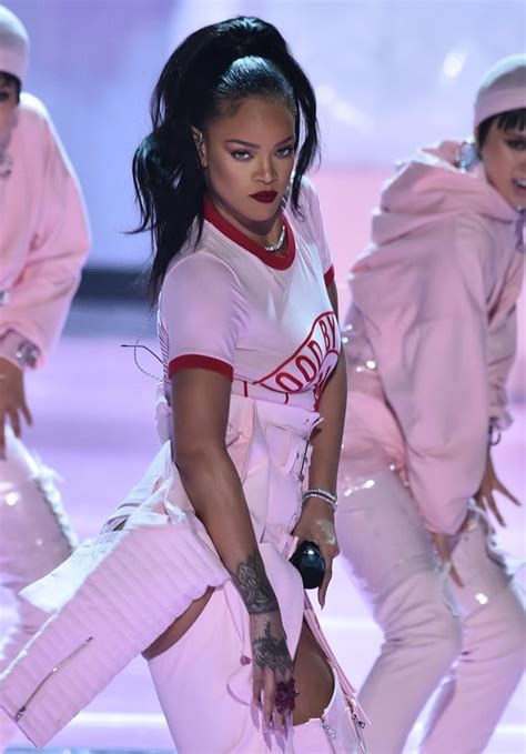 Rihannas Hair And Makeup At The 2016 Mtv Video Music Awards Popsugar