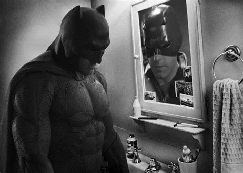 Primeira Foto Do Batman Vira Piada Na Internet Ben Affleck Is Sad