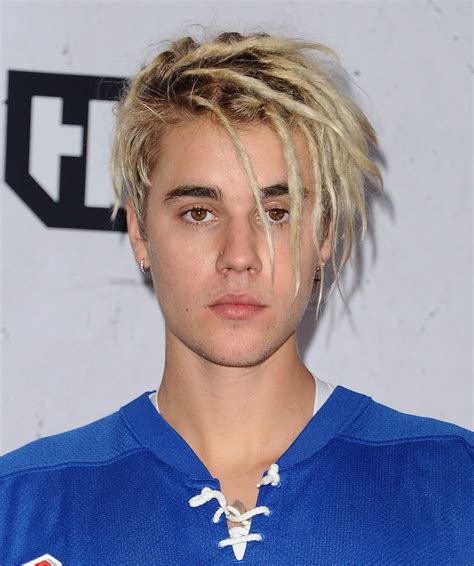 Justin Biebers New Hair At Iheartradio Music Awards And Is Booed At