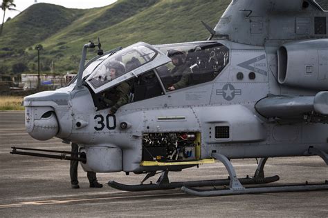 Ah 1z Vipers Arrive Aboard Mcbh
