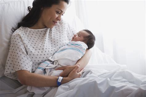 Why More Moms Are Opting To Delay Cord Clamping At Birth