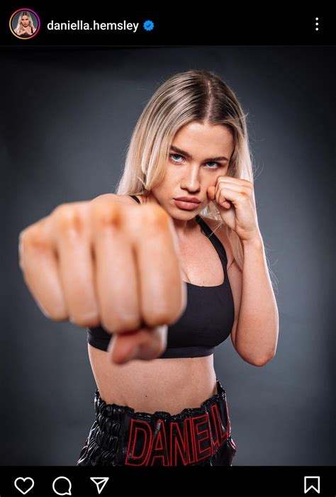 露出行為で物議の女子ボクサー、ヘムズリー出場停止「追放されていない。冬には戦いに戻りたい」 ボクシング写真ニュース 日刊スポーツ