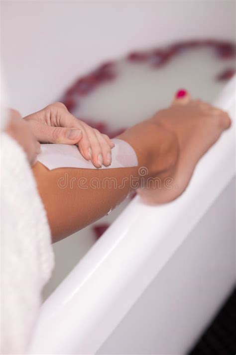 Pretty Healthy Girl Is Shaving Her Foot Stock Image