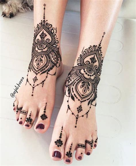 Prettiest Foot Mehndi Designs For Every Kind Of Bride
