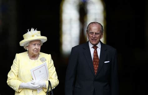 Crown jeweller 1 episode, 2020. Książę Filip wycofuje się z obowiązków publicznych. Co to ...