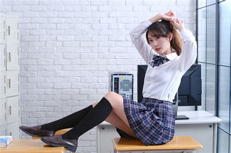 Fotos Von Rock Schülerin Long Socken Bluse Mädchens Bein Asiaten