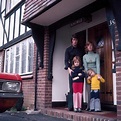 Memory Lane: 1970s footballers at home – in pictures | Geoff hurst ...