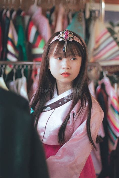 girl wearing hanbok dress picture image 116050018