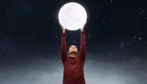 Tarot and Moon Magic: Harnessing Lunar Cycles for Intuitive Guidance