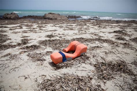 Refugee Crisis Bodies Of People Wash Up On Western Libya Beach Metro News