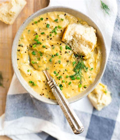A great way to use leftover mashed potatoes! Potato Leek Soup {Vegan and Gluten Free!} - WellPlated.com