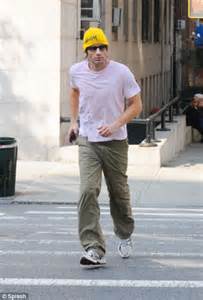 Sex Addict David Duchovny On The Road To Recovery As He Pounds The Pavement Daily Mail Online