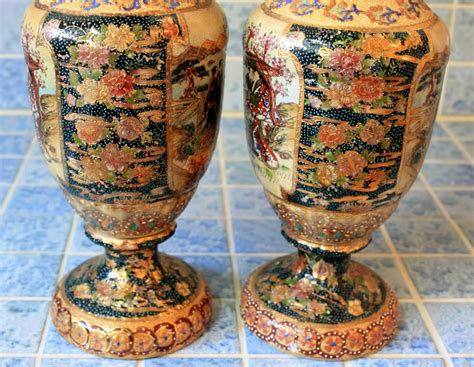 Large Royal Satsuma Japanese Moriage Gold Gilting Handle Vases