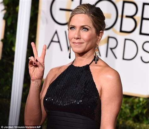 Jennifer Aniston Pats Kate Hudsons Derriere At The Golden Globe Awards