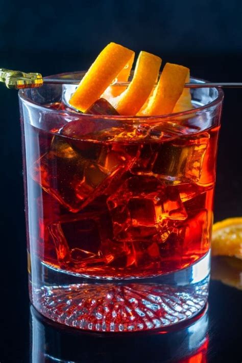 17 Famous Italian Cocktails Insanely Good