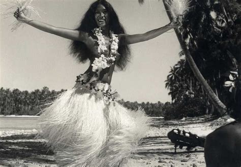 Tahitian Dancer Hawaiian Dancers Hawaiian Woman Polynesian