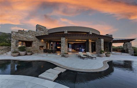 Stunning Desert Mountain Home In Arizona With Graceful Architecture