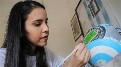 Lili Cantero La Artista Que Con Sus Pinceladas Representará A Paraguay