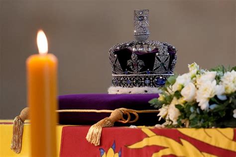 Imperial State Crown Placed On Queen Elizabeth Iis Coffin │ Gma News