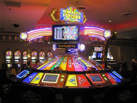 Wheel of Fortune Slot Machine | Luxor Hotel Las Vegas, NV | Flickr