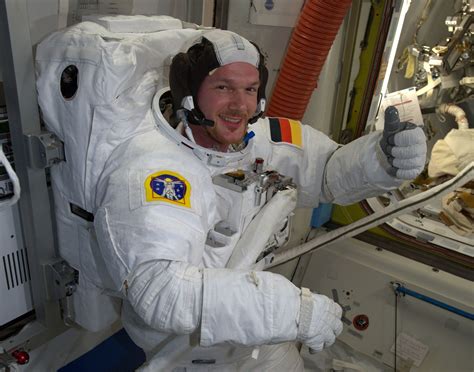 Esa Space For Kids Astronaut Alexander Gerst Reaches For New Horizons
