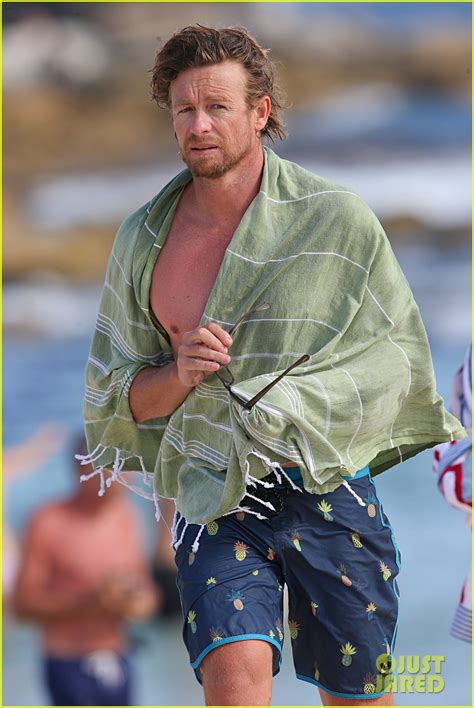 Simon Baker Goes Shirtless In Sydney Ahead Of The Mentalist Series Finale Photo 3308136