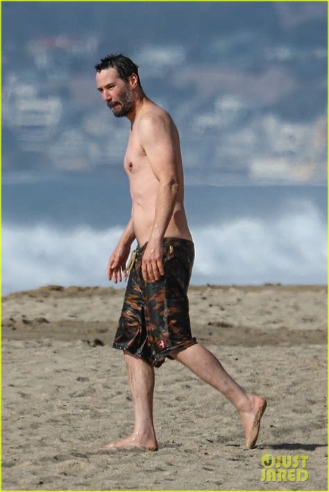 Keanu Reeves Looks Fit Shirtless At The Beach In Malibu Photo 4514868
