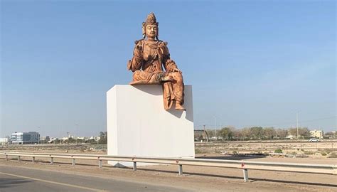 Abu Dhabi Pajang Patung Buddha Raksasa Di Tepi Jalan