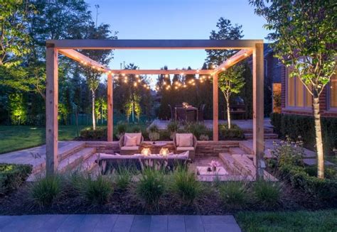 50 Gartenbeleuchtung Ideen mit Party Lichterketten außen