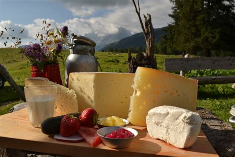 La Strada Dei Formaggi Delle Dolomiti Fassa Food