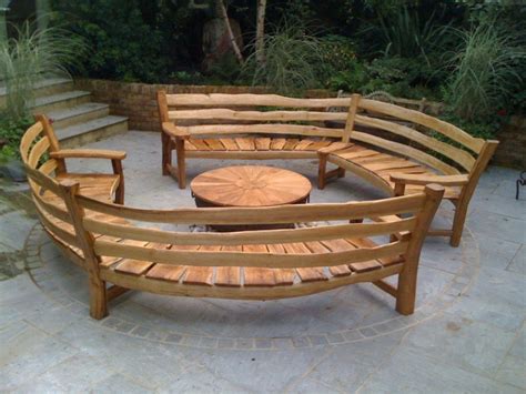 Curved Outdoor Bench That Suits Both You And Your Garden — Home Modern