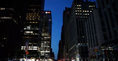 Manhattan Blackout New York In Darkness As Power Outages Affect 90000